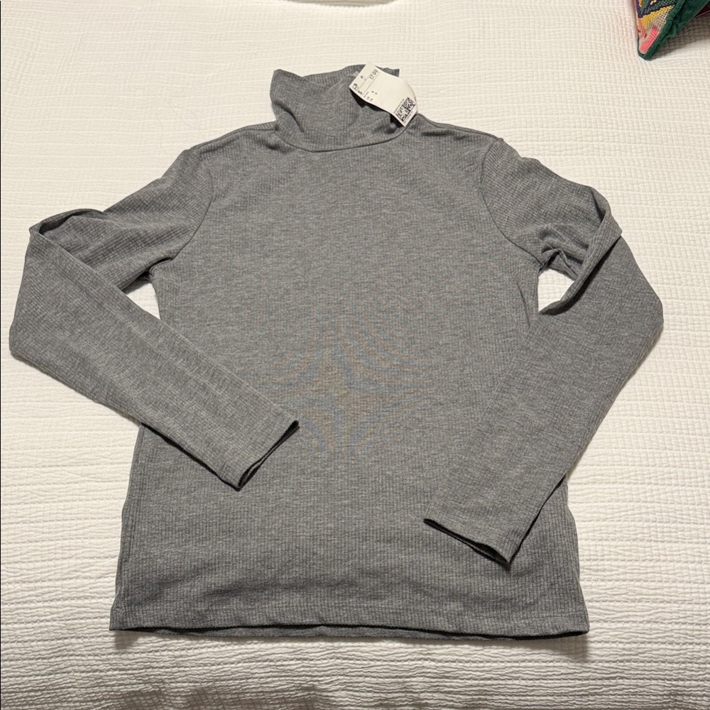 H&M Women's Gray Turtleneck Sweater